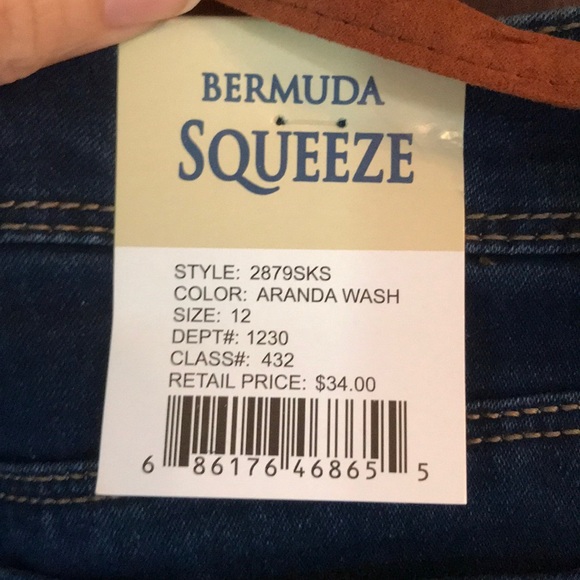 NEW Bermuda denim shorts - Picture 3 of 3